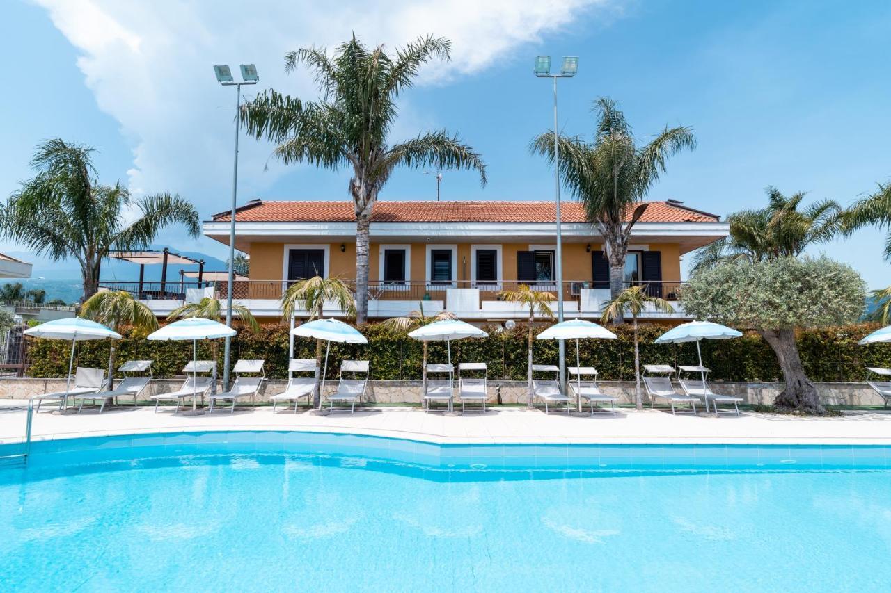 Le Ville Della Contea -Vacation Rentals Mascali Bagian luar foto