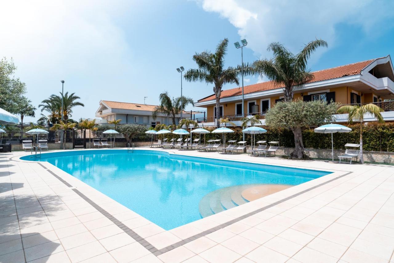 Le Ville Della Contea -Vacation Rentals Mascali Bagian luar foto